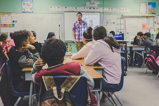 The Benefits of Learning Sign Language in Schools